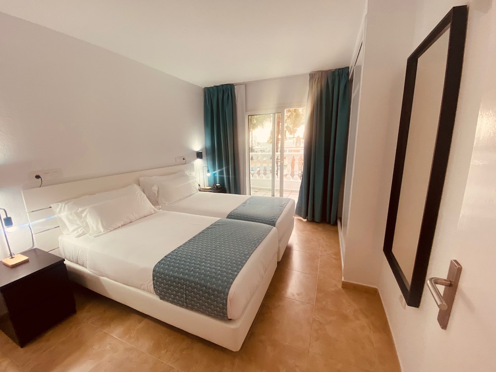 Hotel Bahia Serena — Hotel rooms in Roquetas de Mar, Andalusia