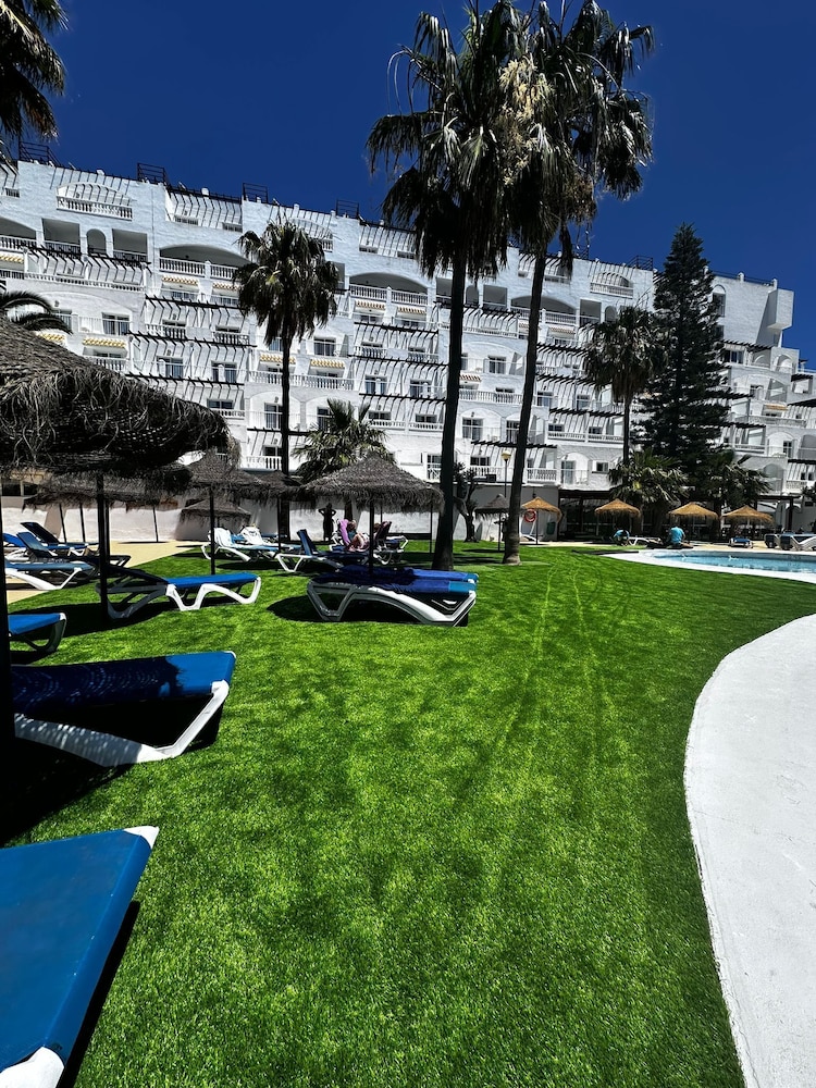 Hotel Bahia Serena — Hotel building in Roquetas de Mar, Andalusia