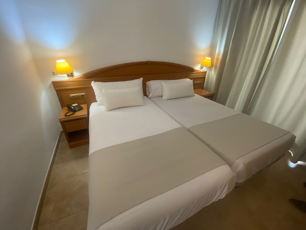 Hotel Bahia Serena — Hotel rooms in Roquetas de Mar, Andalusia