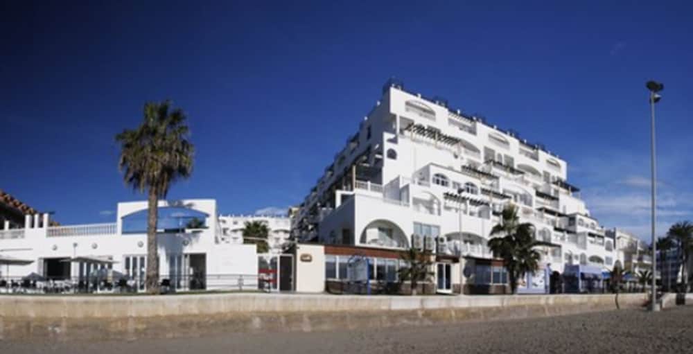 Hotel Bahia Serena — Hotel building in Roquetas de Mar, Andalusia