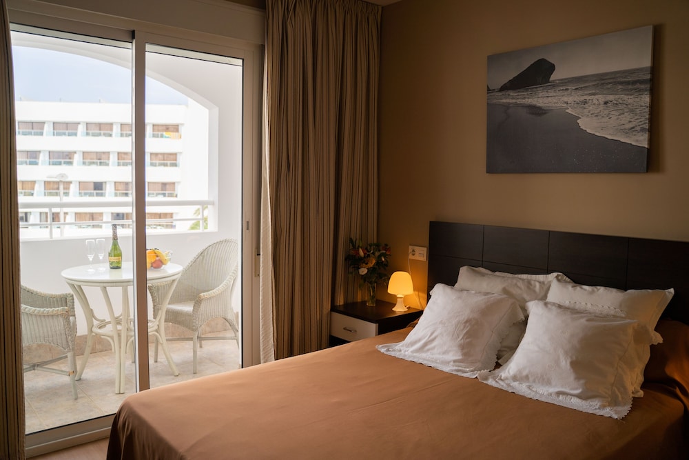 Hotel Bahia Serena — Hotel rooms in Roquetas de Mar, Andalusia