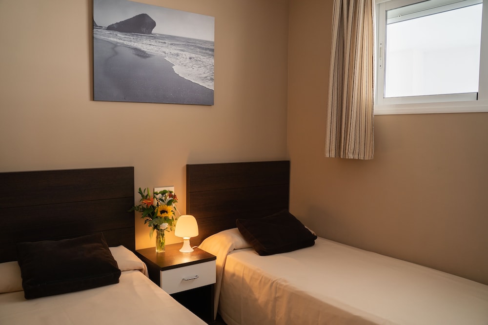 Hotel Bahia Serena — Hotel rooms in Roquetas de Mar, Andalusia
