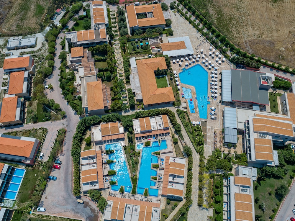 Apollonion Asterias Resort and Spa — Swimming pool in Mantzavinata, Ionian Islands