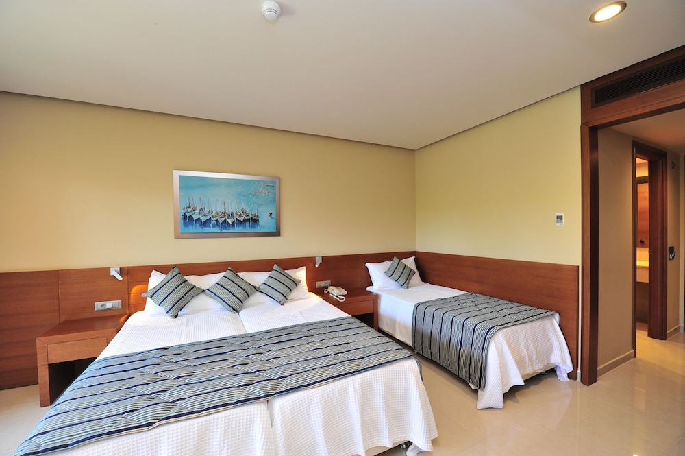 Apollonion Asterias Resort and Spa — Hotel rooms in Mantzavinata, Ionian Islands