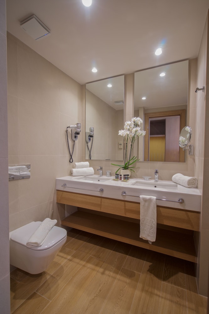 Apollonion Asterias Resort and Spa — Hotel rooms in Mantzavinata, Ionian Islands