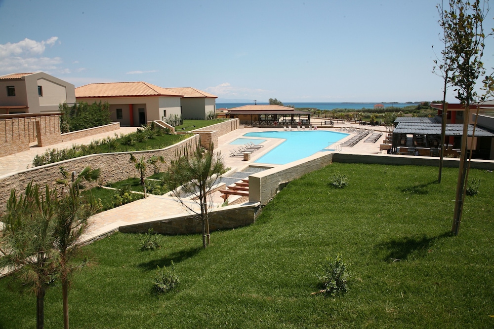 Apollonion Asterias Resort and Spa — Swimming pool in Mantzavinata, Ionian Islands