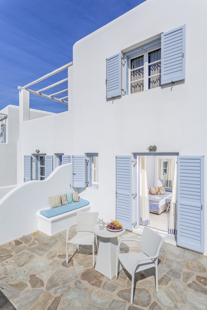 Archipelagos Hotel — Hotel building in Kalafatis, South Aegean