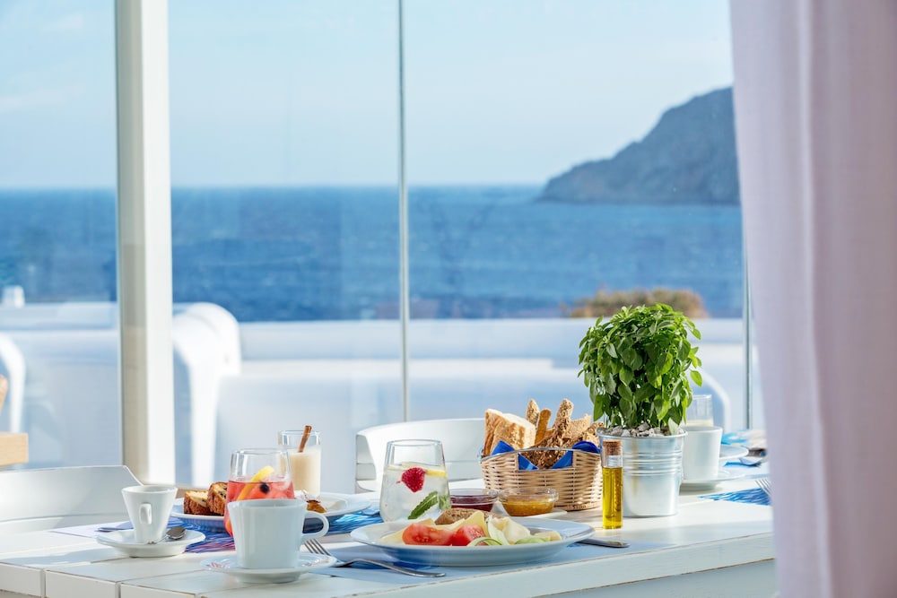 Archipelagos Hotel — Restaurant & bars in Kalafatis, South Aegean