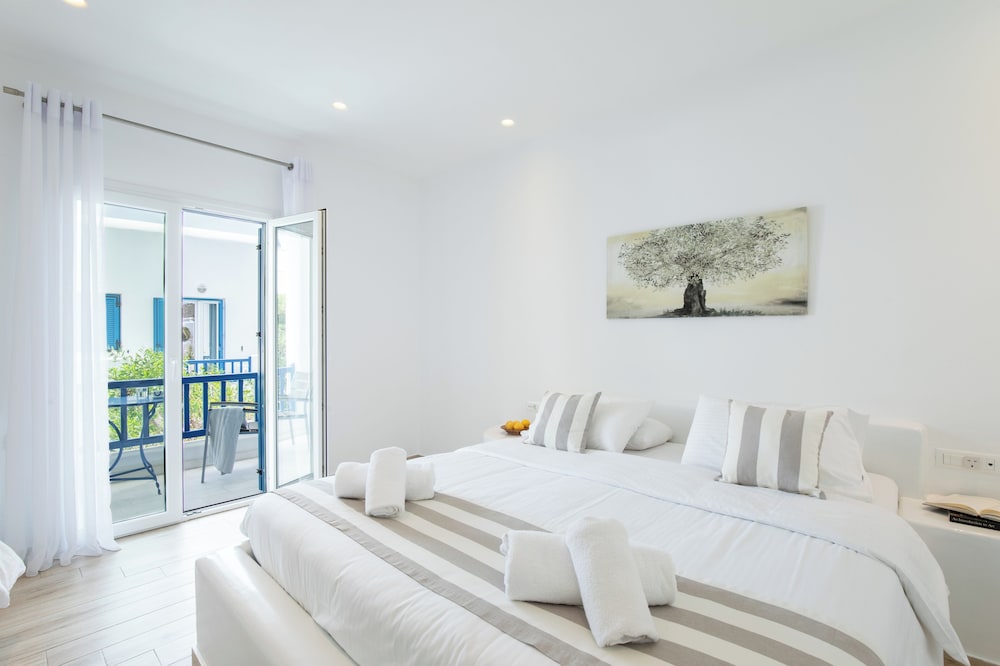 Acrogiali Beachfront Hotel — Hotel rooms in Plati Gialos, South Aegean