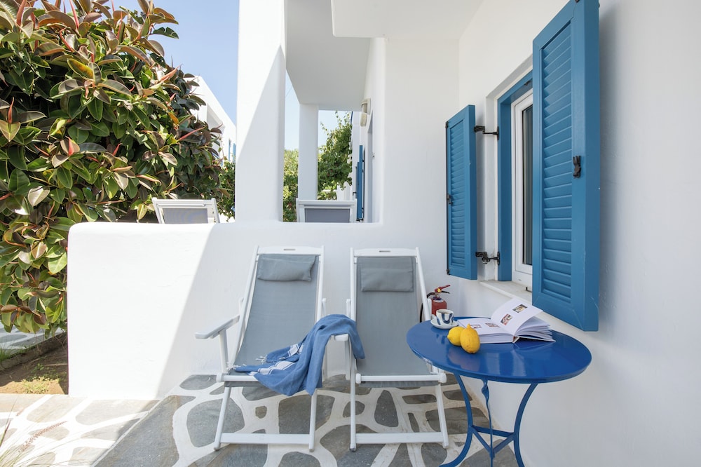 Acrogiali Beachfront Hotel — Hotel building in Plati Gialos, South Aegean