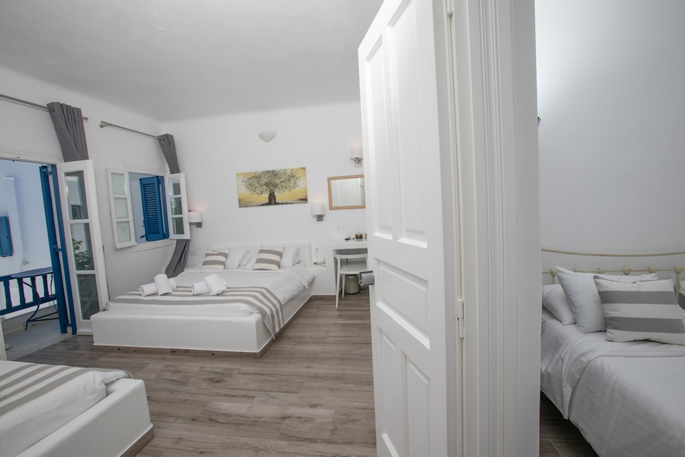 Acrogiali Beachfront Hotel — Hotel rooms in Plati Gialos, South Aegean