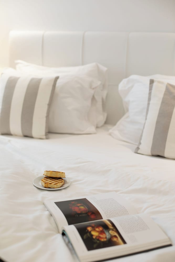 Acrogiali Beachfront Hotel — Hotel rooms in Plati Gialos, South Aegean