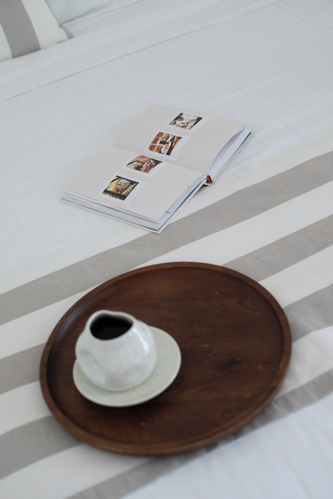Acrogiali Beachfront Hotel — Hotel rooms in Plati Gialos, South Aegean