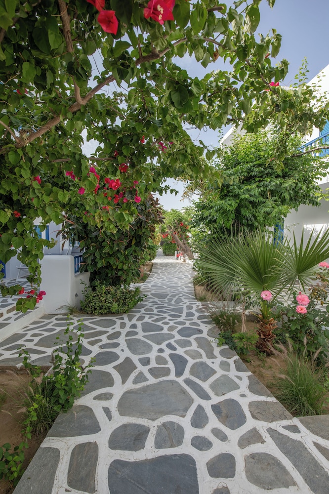Acrogiali Beachfront Hotel — Hotel building in Plati Gialos, South Aegean