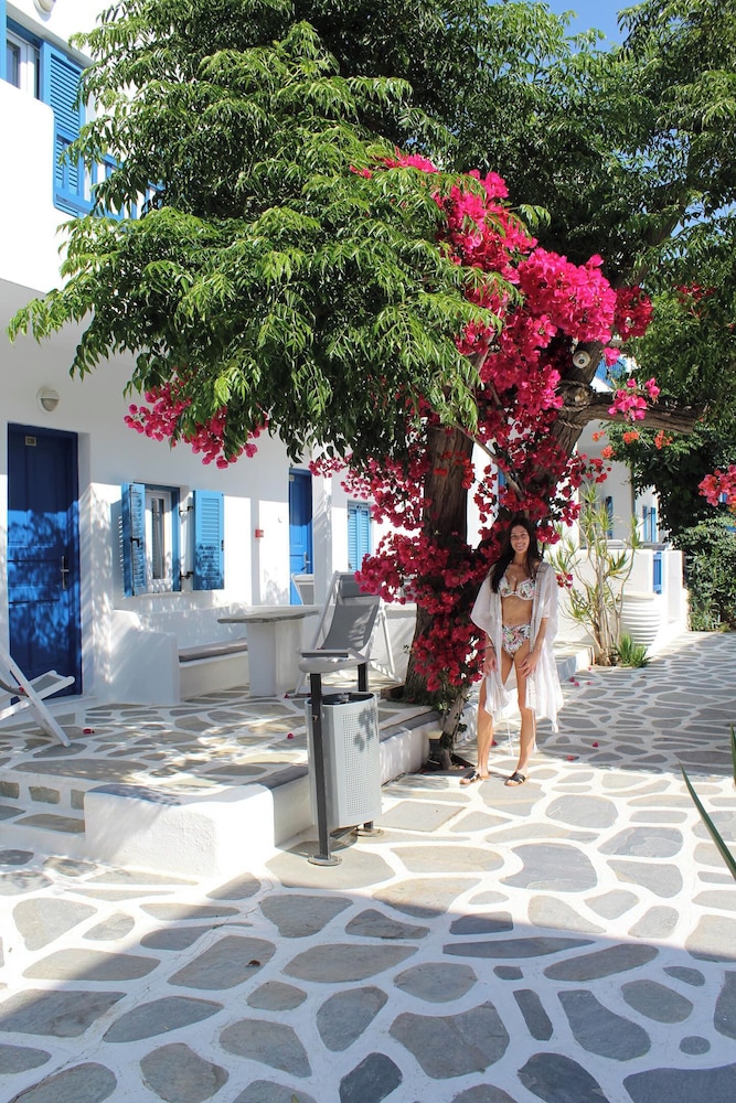 Acrogiali Beachfront Hotel — Hotel building in Plati Gialos, South Aegean