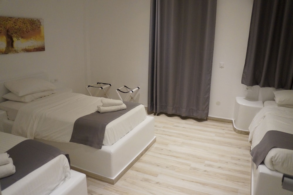 Acrogiali Beachfront Hotel — Hotel rooms in Plati Gialos, South Aegean