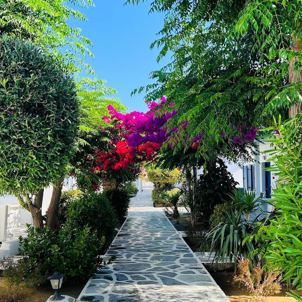 Acrogiali Beachfront Hotel — Hotel building in Plati Gialos, South Aegean