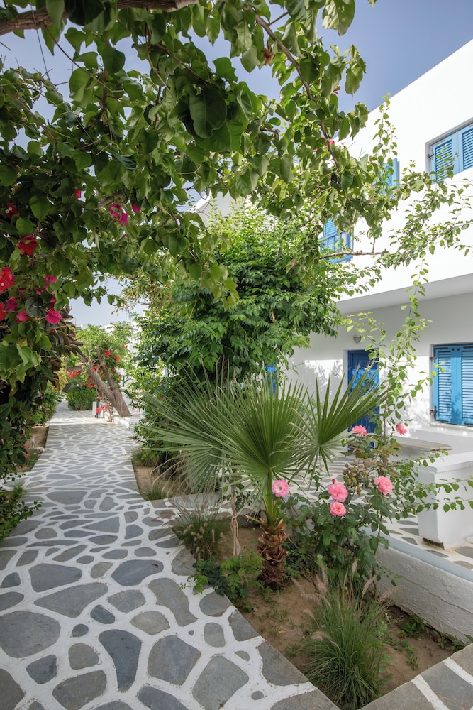 Acrogiali Beachfront Hotel — Hotel building in Plati Gialos, South Aegean