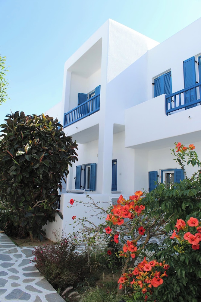 Acrogiali Beachfront Hotel — Hotel building in Plati Gialos, South Aegean