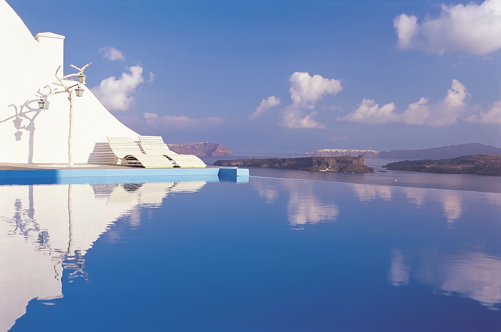 Astarte Suites — Swimming pool in Akrotiri, South Aegean
