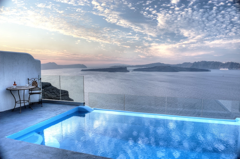 Astarte Suites — Swimming pool in Akrotiri, South Aegean