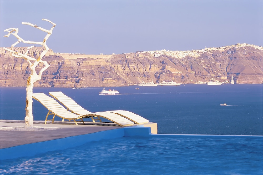 Astarte Suites — Swimming pool in Akrotiri, South Aegean