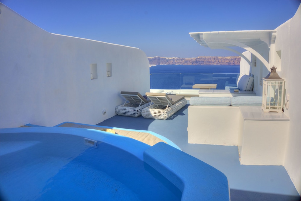 Astarte Suites — Swimming pool in Akrotiri, South Aegean