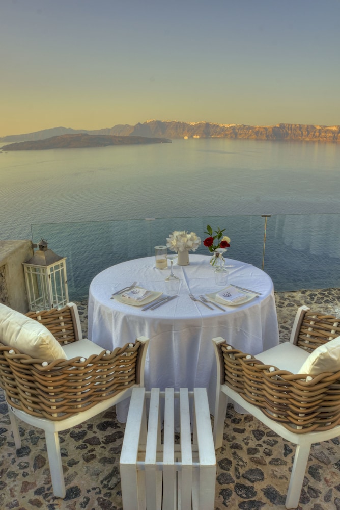 Astarte Suites — Restaurant & bars in Akrotiri, South Aegean