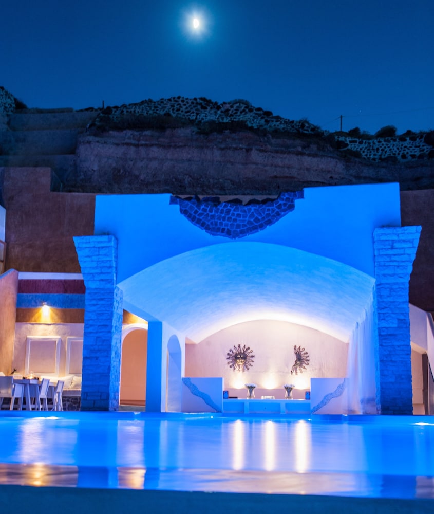 Astarte Suites — Swimming pool in Akrotiri, South Aegean