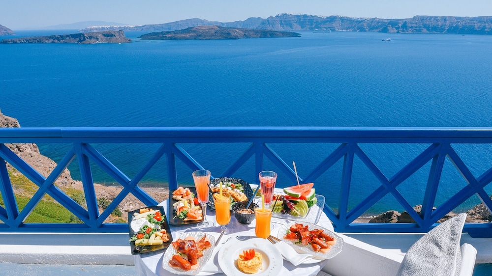 Astarte Suites — Restaurant & bars in Akrotiri, South Aegean