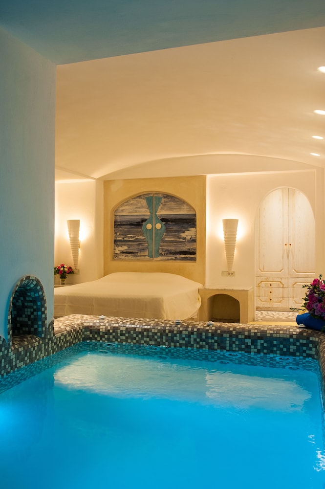 Astarte Suites — Hotel rooms in Akrotiri, South Aegean