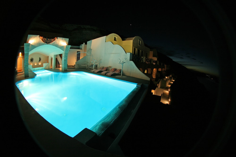 Astarte Suites — Swimming pool in Akrotiri, South Aegean