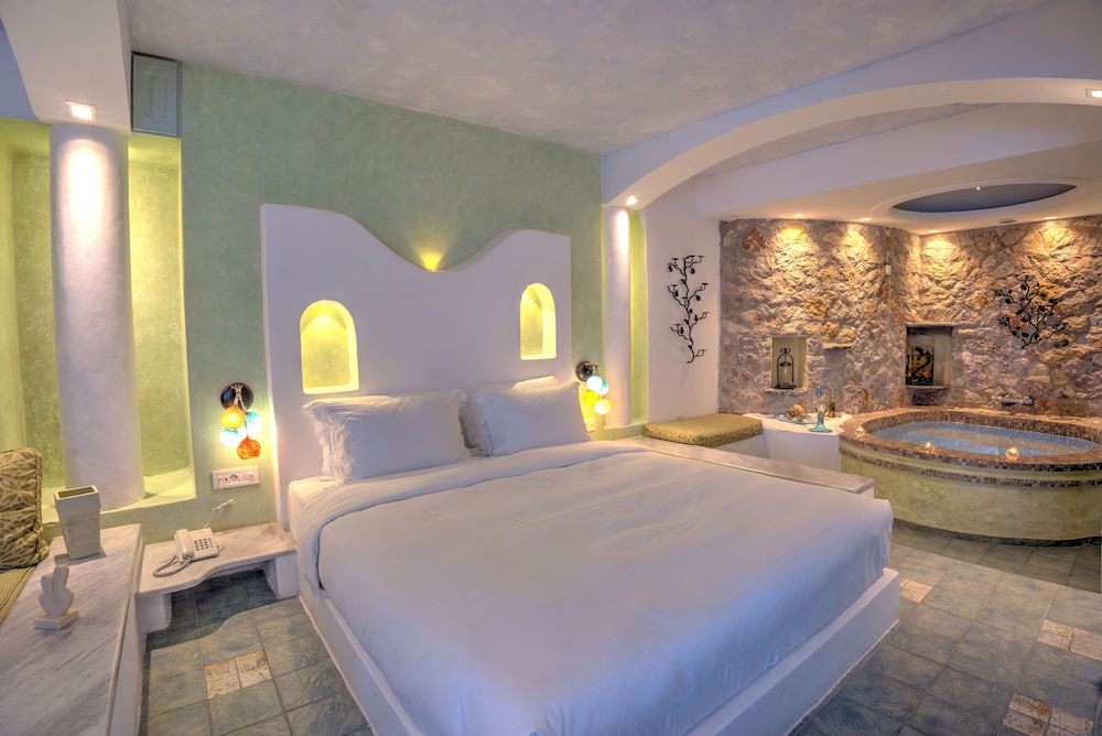 Astarte Suites — Hotel rooms in Akrotiri, South Aegean