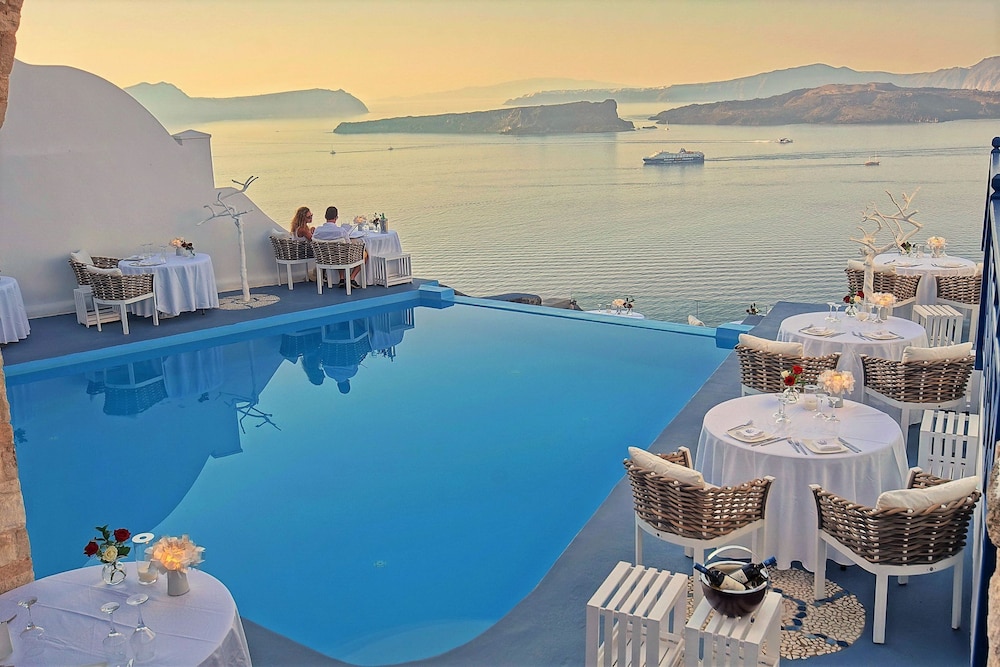 Astarte Suites — Restaurant & bars in Akrotiri, South Aegean