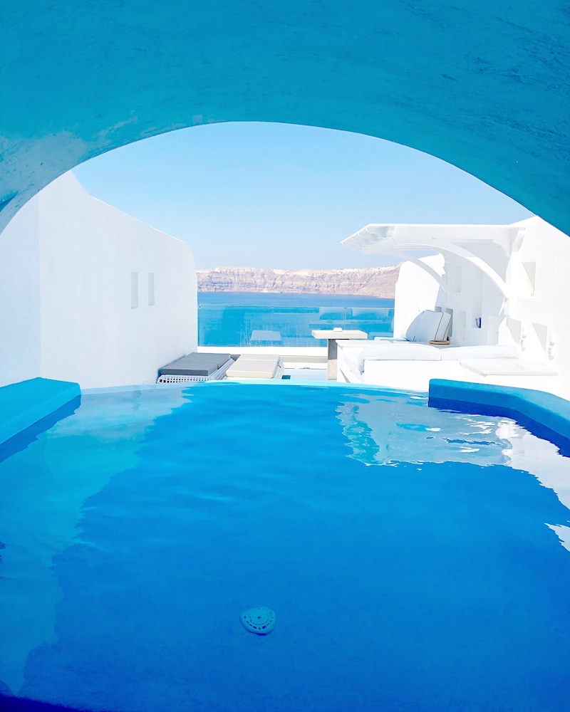 Astarte Suites — Swimming pool in Akrotiri, South Aegean