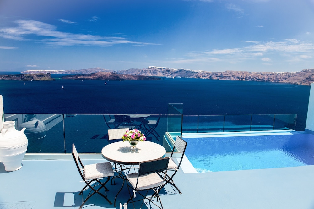 Astarte Suites — Swimming pool in Akrotiri, South Aegean