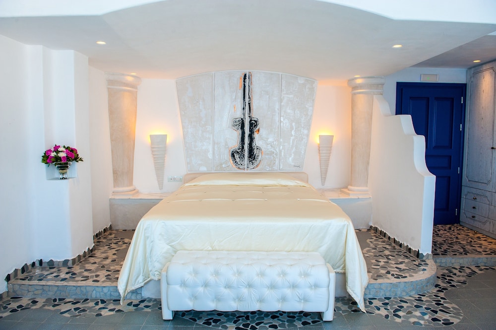 Astarte Suites — Hotel rooms in Akrotiri, South Aegean