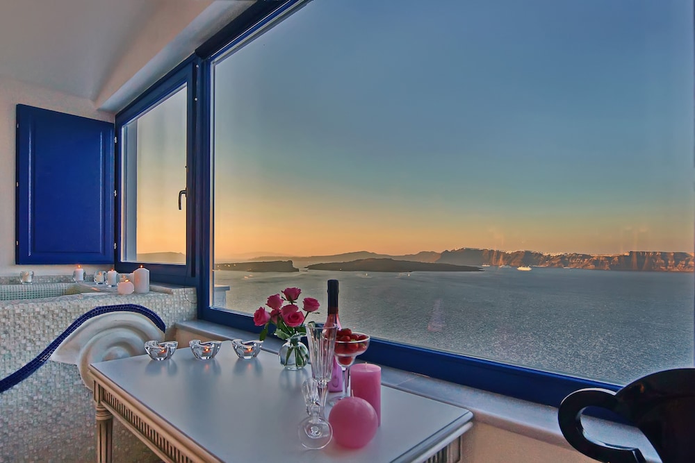 Astarte Suites — Hotel rooms in Akrotiri, South Aegean