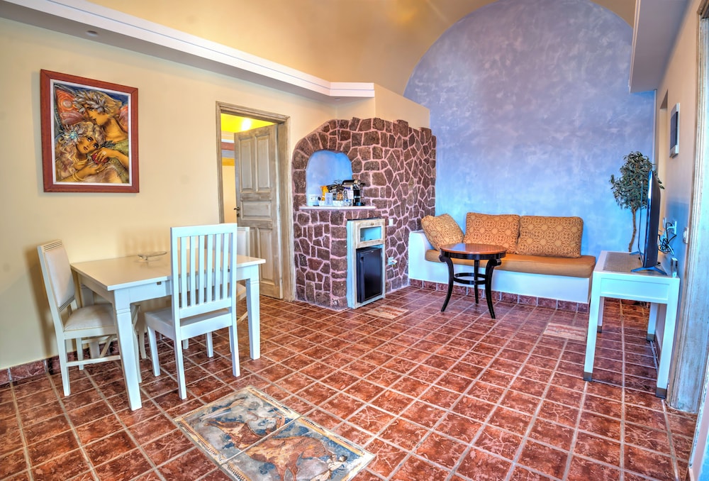Astarte Suites — Hotel rooms in Akrotiri, South Aegean