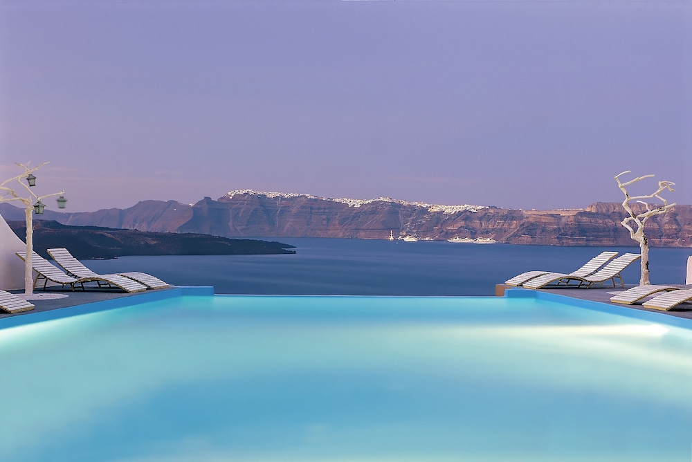 Astarte Suites — Swimming pool in Akrotiri, South Aegean
