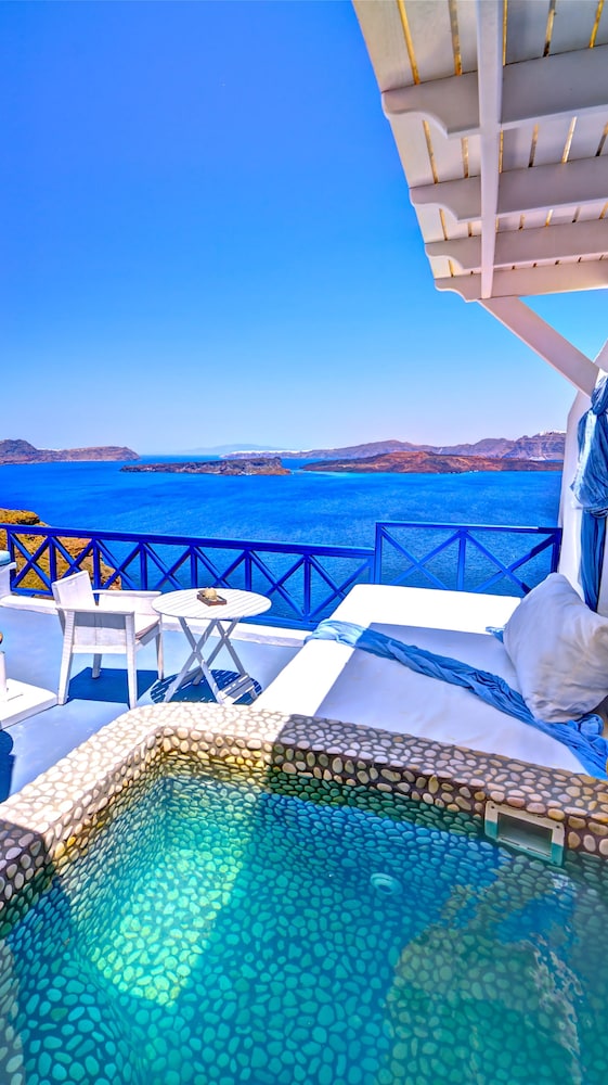 Astarte Suites — Swimming pool in Akrotiri, South Aegean