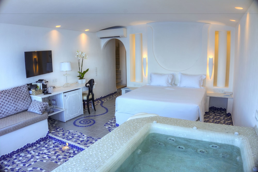 Astarte Suites — Hotel rooms in Akrotiri, South Aegean