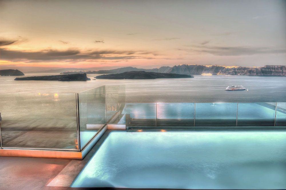 Astarte Suites — Swimming pool in Akrotiri, South Aegean