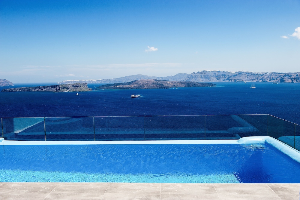 Astarte Suites — Swimming pool in Akrotiri, South Aegean