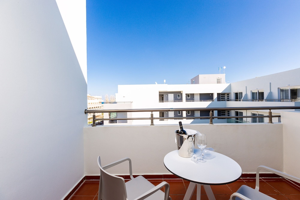 Atrium Ambiance Hotel — Hotel rooms in Rethymnon