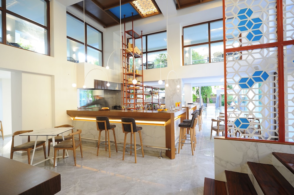 Atrium Ambiance Hotel — Restaurant & bars in Rethymnon