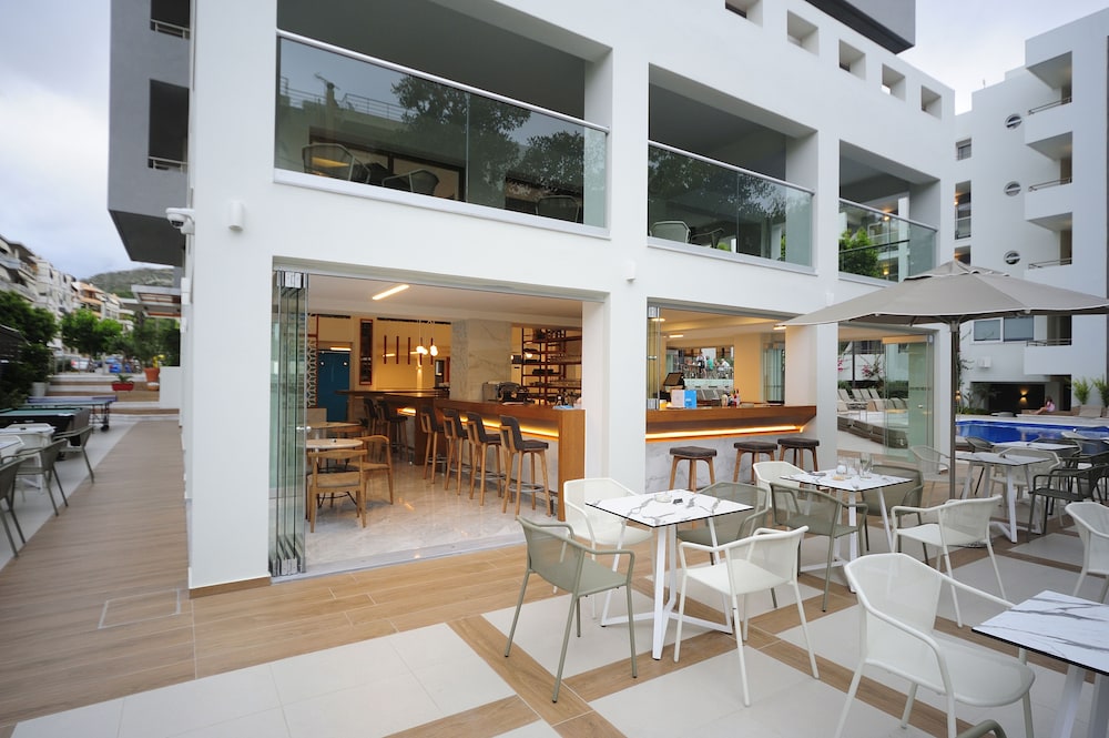 Atrium Ambiance Hotel — Restaurant & bars in Rethymnon