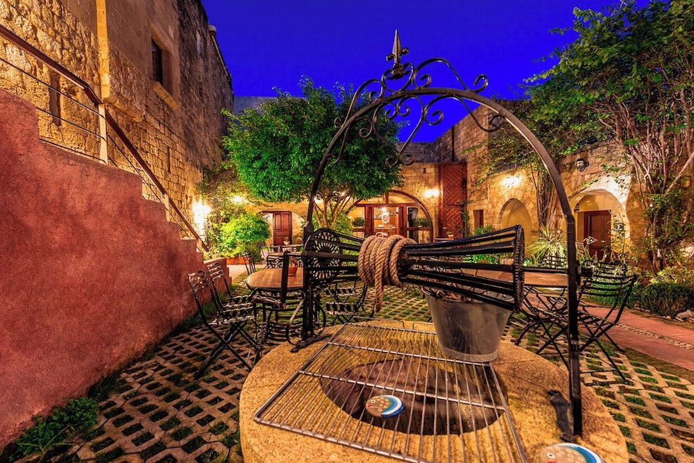 Avalon Boutique Hotel Rhodes — Restaurant & bars in Rhodes Town, South Aegean