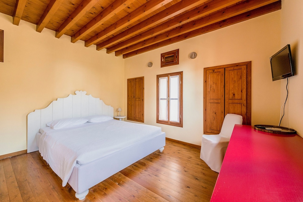 Avalon Boutique Hotel Rhodes — Hotel rooms in Rhodes Town, South Aegean