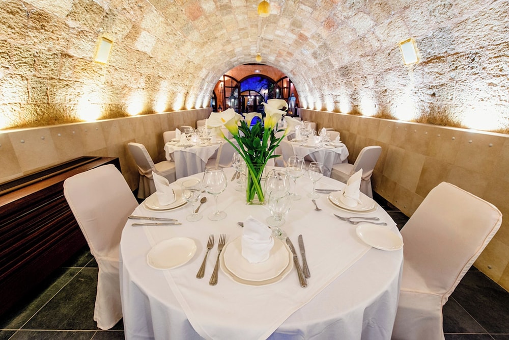 Avalon Boutique Hotel Rhodes — Restaurant & bars in Rhodes Town, South Aegean